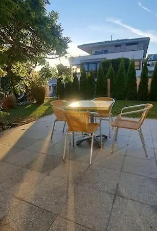 Sonnige Und Ruhige In - Stadtrand