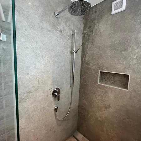 Sonnige Und Ruhige In - Stadtrand *